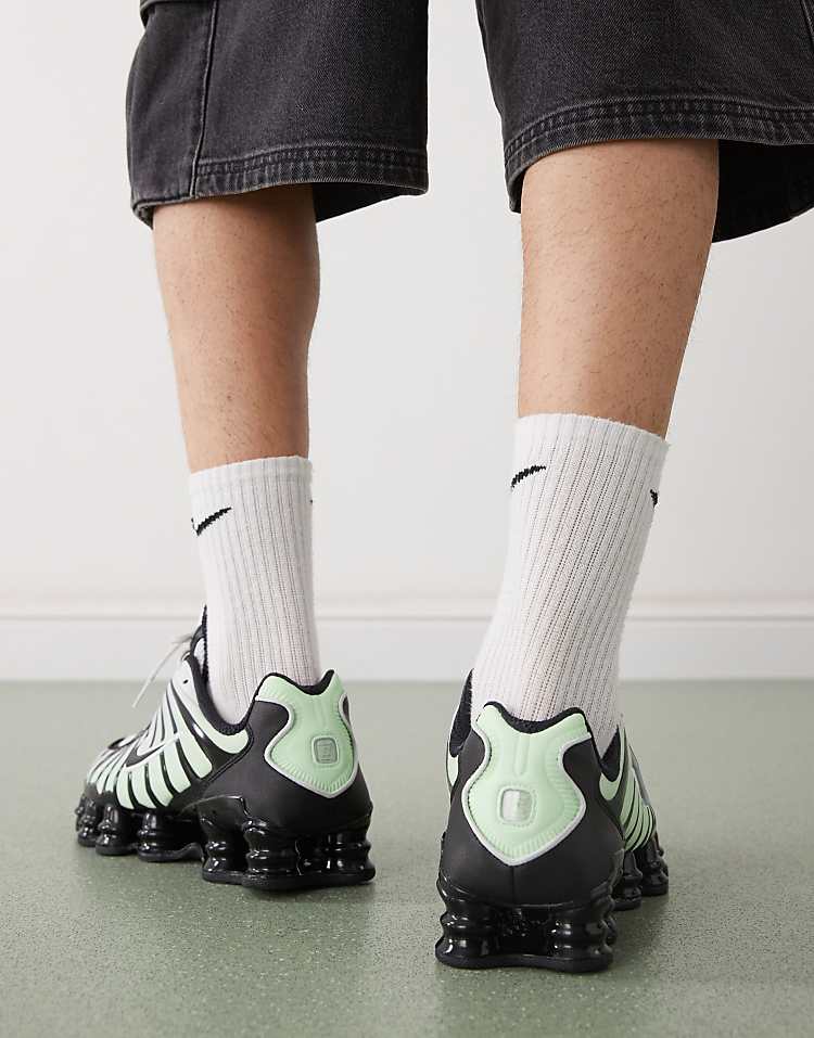 https://images.asos-media.com/products/nike-shox-tl-sneakers-in-black-and-green/207494918-5?$n_750w$&wid=750&fit=constrain
