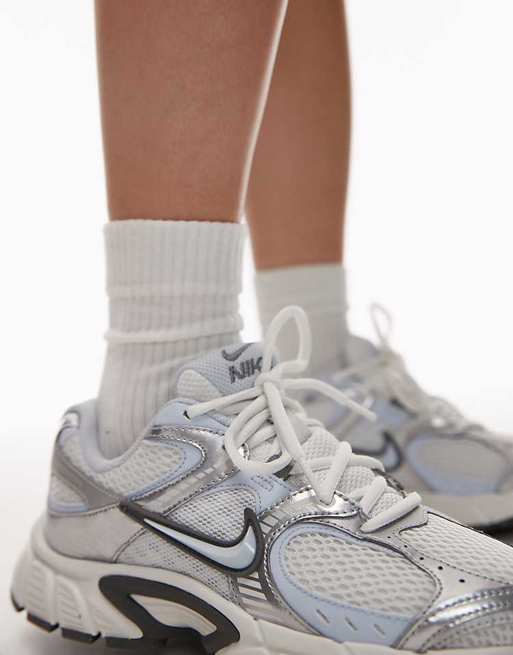 https://images.asos-media.com/products/nike-v5-rnr-sneakers-in-off-white-and-blue/207498554-3?$n_750w$&wid=750&fit=constrain