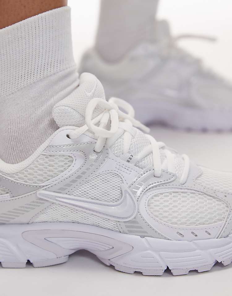 https://images.asos-media.com/products/nike-v5-rnr-sneakers-in-white/207498853-4?$n_750w$&wid=750&fit=constrain