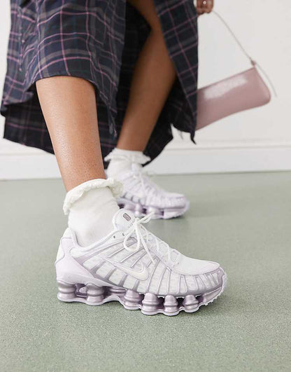 https://images.asos-media.com/products/nike-shox-tl-sneakers-in-white-and-purple/207499163-1-white?$n_750w$&wid=750&fit=constrain