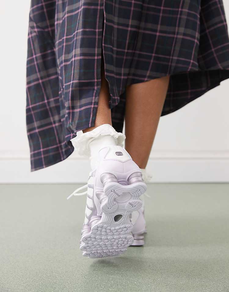 https://images.asos-media.com/products/nike-shox-tl-sneakers-in-white-and-purple/207499163-3?$n_750w$&wid=750&fit=constrain