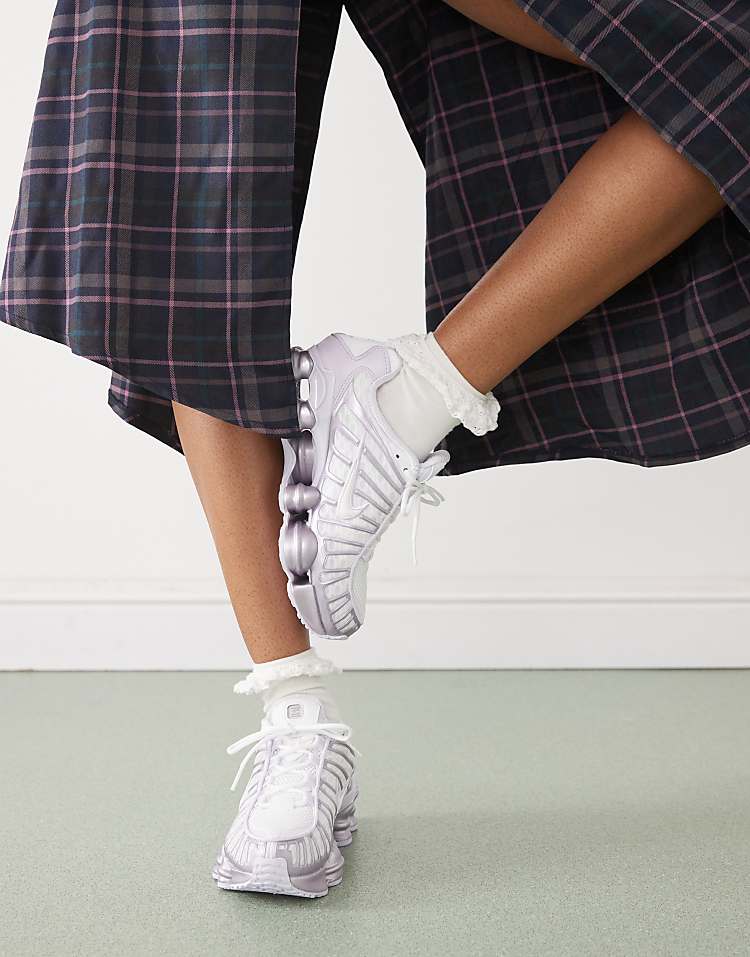 https://images.asos-media.com/products/nike-shox-tl-sneakers-in-white-and-purple/207499163-5?$n_750w$&wid=750&fit=constrain
