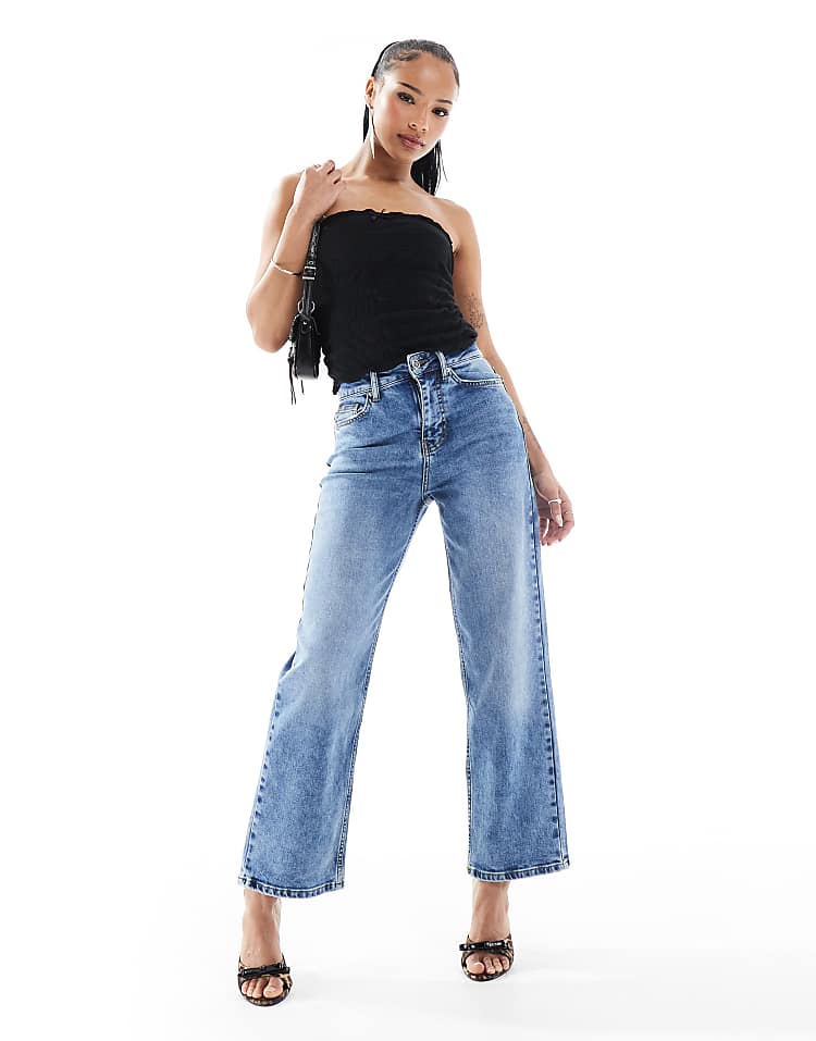 https://images.asos-media.com/products/miss-selfridge-petite-heart-pocket-straight-leg-jeans/207548945-1-dirtywash?$n_750w$&wid=750&fit=constrain