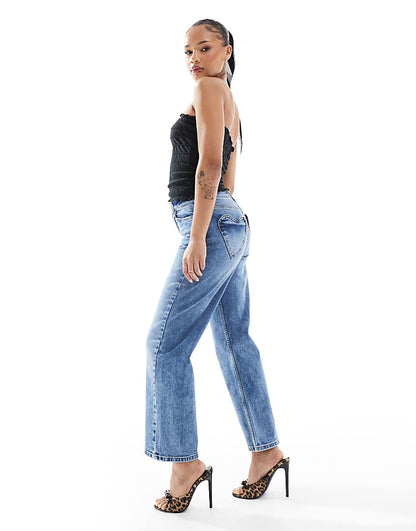 https://images.asos-media.com/products/miss-selfridge-petite-heart-pocket-straight-leg-jeans/207548945-3?$n_750w$&wid=750&fit=constrain