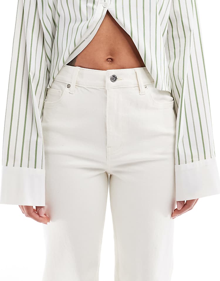 https://images.asos-media.com/products/miss-selfridge-heart-pocket-straight-leg-jeans/207548970-4?$n_750w$&wid=750&fit=constrain
