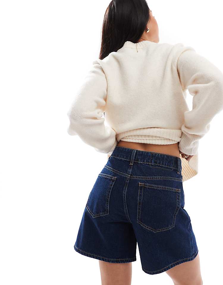 https://images.asos-media.com/products/asos-design-denim-dad-shorts-in-rinse-wash/207595026-5?$n_750w$&wid=750&fit=constrain