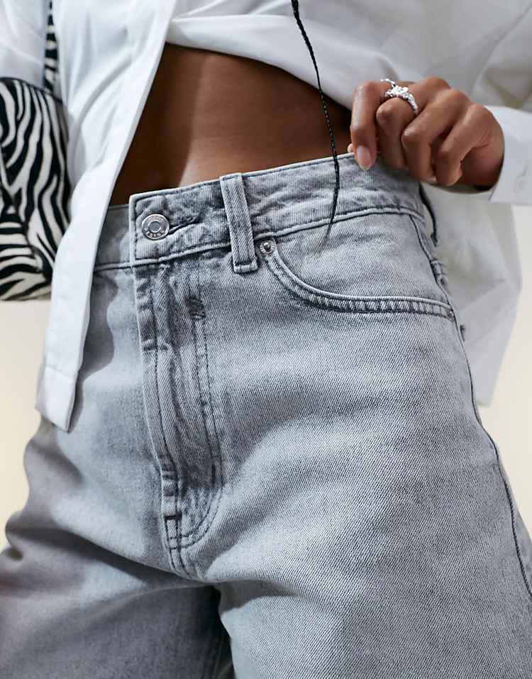 https://images.asos-media.com/products/asos-design-denim-dad-shorts-in-wash-gray/207595036-3?$n_750w$&wid=750&fit=constrain