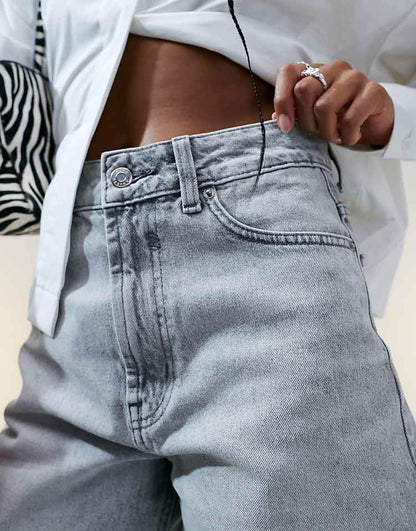 https://images.asos-media.com/products/asos-design-denim-dad-shorts-in-wash-gray/207595036-3?$n_750w$&wid=750&fit=constrain