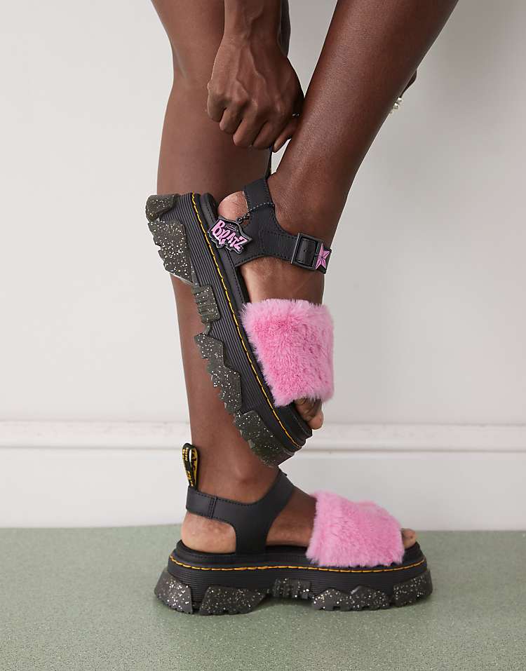 https://images.asos-media.com/products/dr-martens-mattison-strap-bratz-sandal-in-pink/207730886-1-pink?$n_750w$&wid=750&fit=constrain