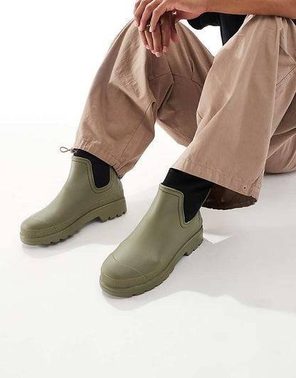https://images.asos-media.com/products/asos-design-chelsea-wellington-boots-in-khaki-green/207744995-2?$n_750w$&wid=750&fit=constrain