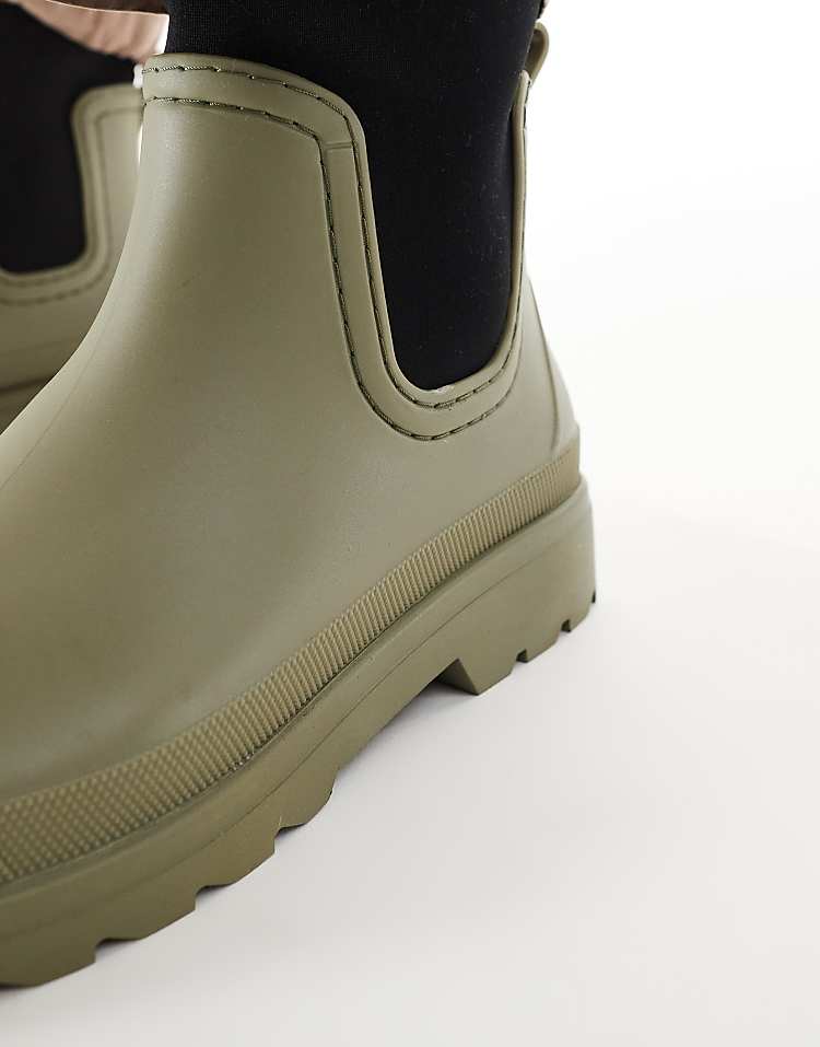 https://images.asos-media.com/products/asos-design-chelsea-wellington-boots-in-khaki-green/207744995-3?$n_750w$&wid=750&fit=constrain