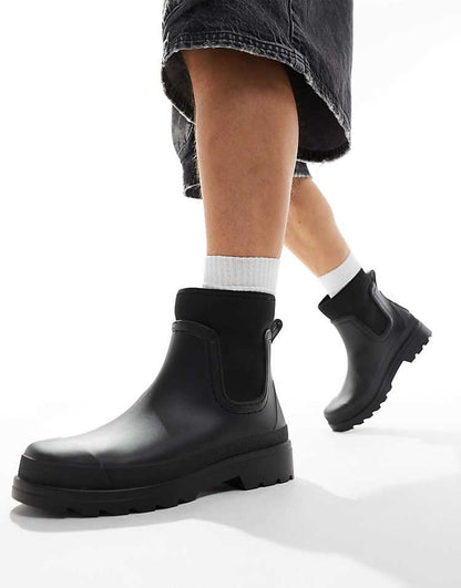 https://images.asos-media.com/products/asos-design-chelsea-wellington-boots-in-black/207745166-1-black?$n_750w$&wid=750&fit=constrain