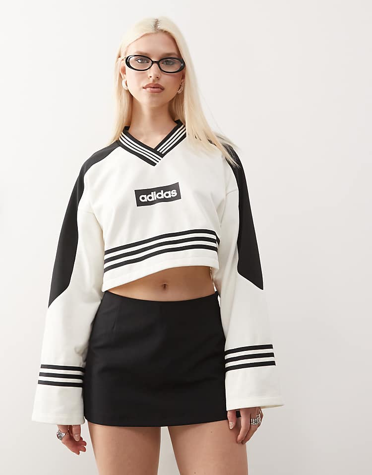 https://images.asos-media.com/products/collusion-clean-tailored-mini-skort-in-black/207758337-2?$n_750w$&wid=750&fit=constrain