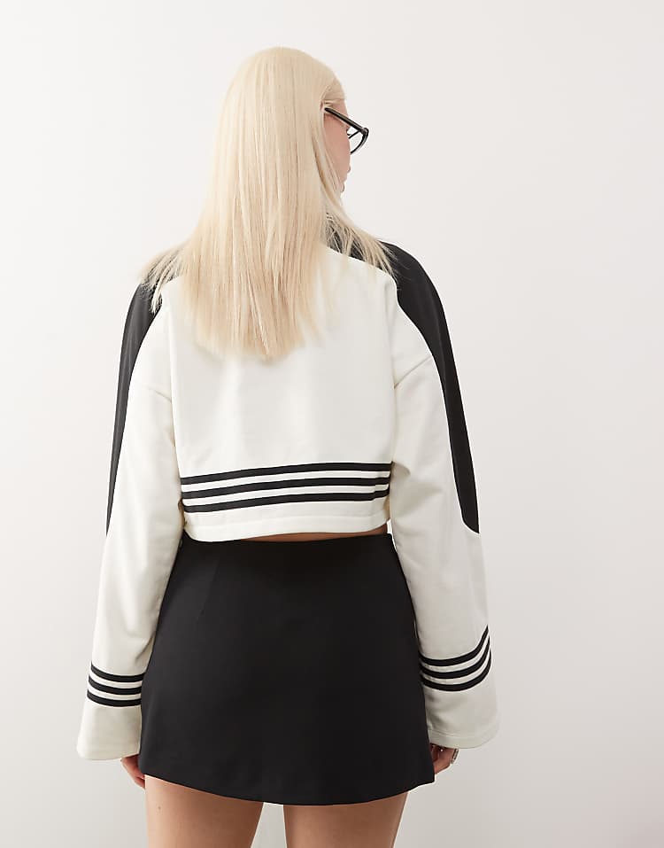 https://images.asos-media.com/products/collusion-clean-tailored-mini-skort-in-black/207758337-4?$n_750w$&wid=750&fit=constrain
