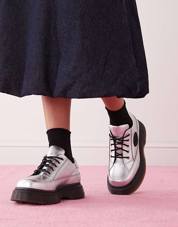 https://images.asos-media.com/products/dr-martens-buzz-5-eye-shoes-in-silver/207782230-3?$n_750w$&wid=750&fit=constrain