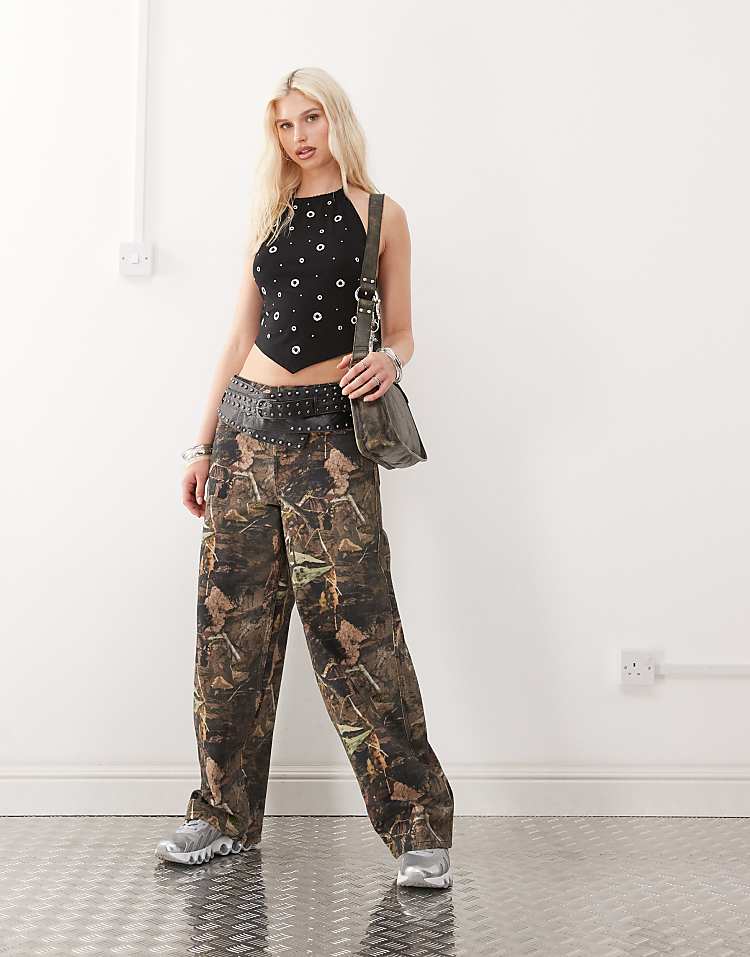 https://images.asos-media.com/products/collusion-x002-baggy-jeans-in-tree-camo-print/207899944-1-camoprint?$n_750w$&wid=750&fit=constrain