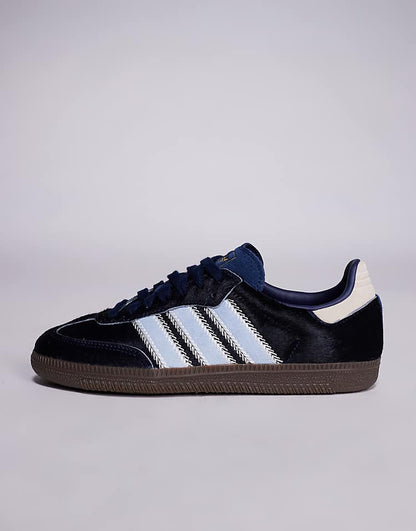 https://images.asos-media.com/products/adidas-originals-samba-og-sneakers-in-navy-pony-hair-and-light-blue/207950538-2?$n_750w$&wid=750&fit=constrain
