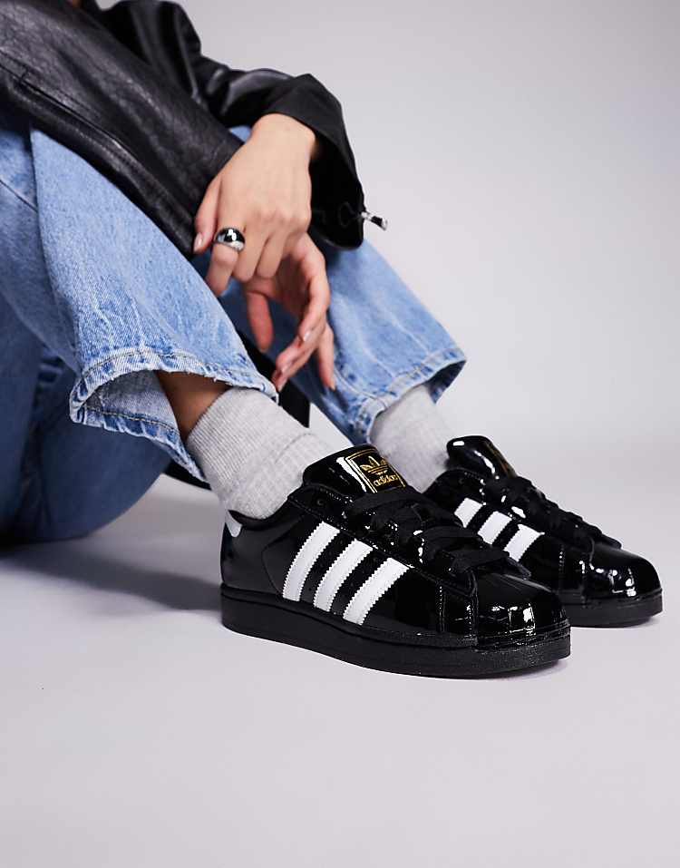 https://images.asos-media.com/products/adidas-originals-superstar-ii-sneakers-in-black-patent/207950627-1-black?$n_750w$&wid=750&fit=constrain