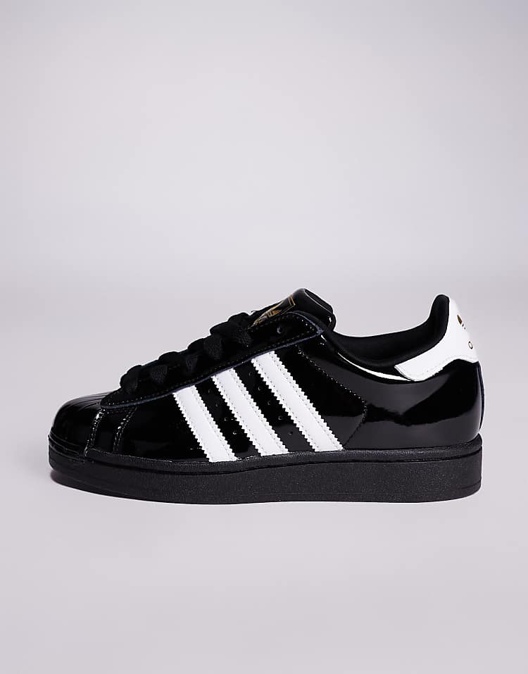 https://images.asos-media.com/products/adidas-originals-superstar-ii-sneakers-in-black-patent/207950627-2?$n_750w$&wid=750&fit=constrain