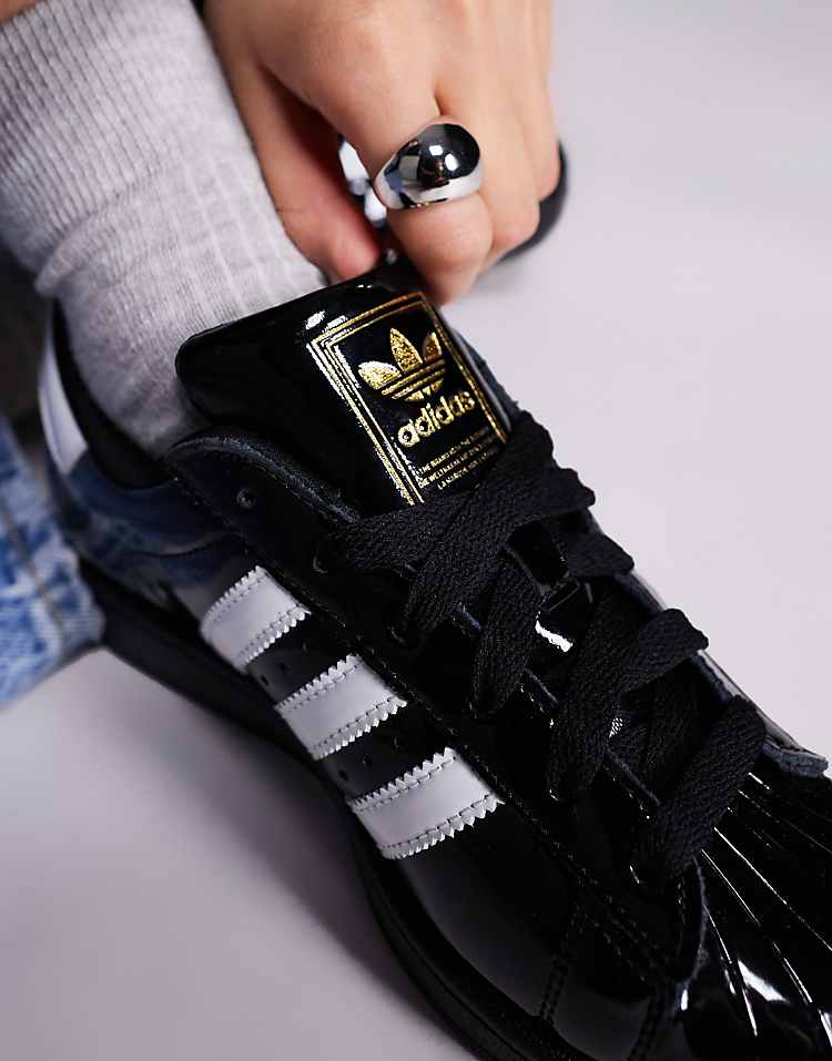 https://images.asos-media.com/products/adidas-originals-superstar-ii-sneakers-in-black-patent/207950627-4?$n_750w$&wid=750&fit=constrain