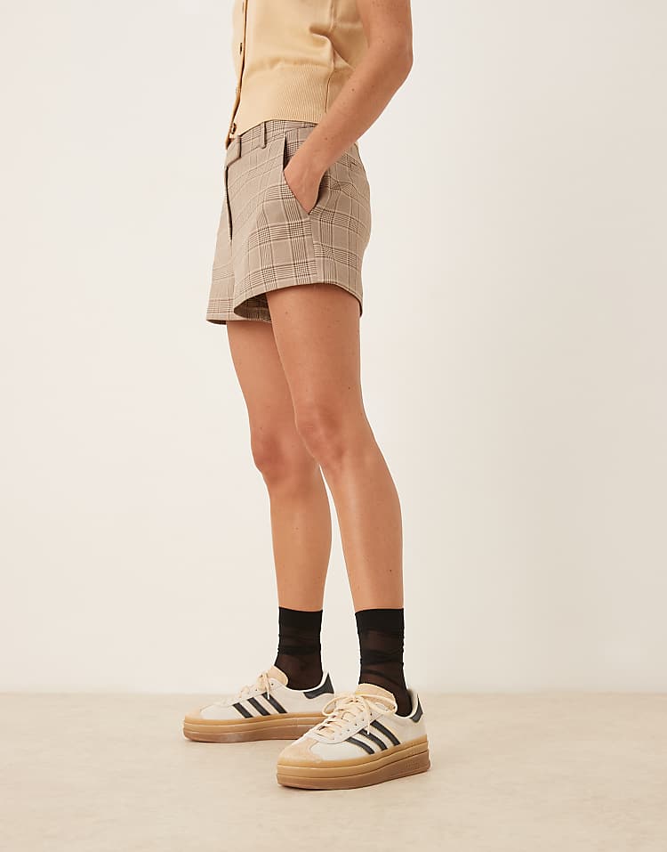 https://images.asos-media.com/products/adidas-originals-gazelle-bold-sneakers-in-cream-and-black/207950706-4?$n_750w$&wid=750&fit=constrain