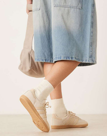 https://images.asos-media.com/products/adidas-originals-samba-og-sneakers-in-off-white/207950790-4?$n_750w$&wid=750&fit=constrain