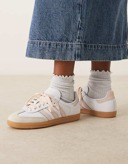 https://images.asos-media.com/products/adidas-originals-samba-og-sneakers-in-white-and-light-pink/207951078-1-white?$n_750w$&wid=750&fit=constrain