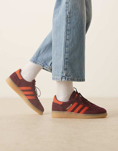https://images.asos-media.com/products/adidas-originals-handball-spezial-sneakers-in-burgundy-and-orange/207951347-1-burgundy?$n_750w$&wid=750&fit=constrain