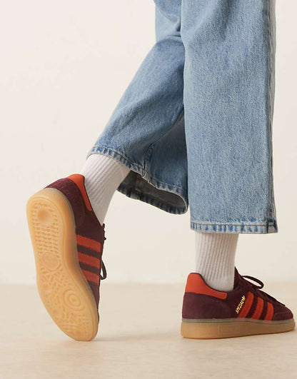 https://images.asos-media.com/products/adidas-originals-handball-spezial-sneakers-in-burgundy-and-orange/207951347-5?$n_750w$&wid=750&fit=constrain