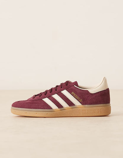 https://images.asos-media.com/products/adidas-originals-handball-spezial-sneakers-in-burgundy/207951391-2?$n_750w$&wid=750&fit=constrain