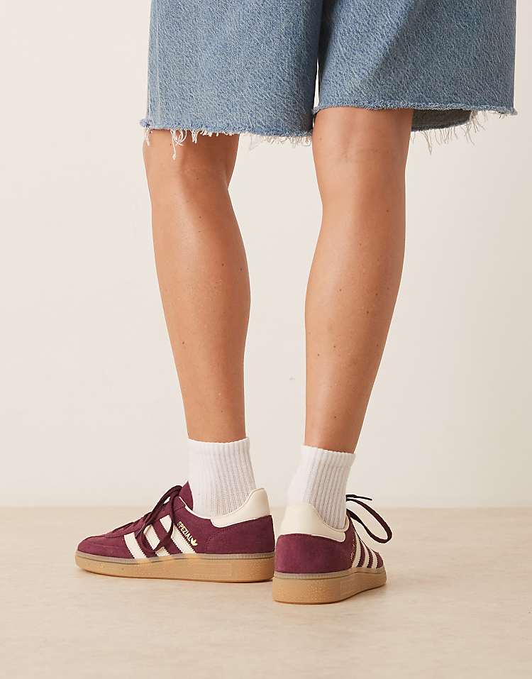 https://images.asos-media.com/products/adidas-originals-handball-spezial-sneakers-in-burgundy/207951391-3?$n_750w$&wid=750&fit=constrain