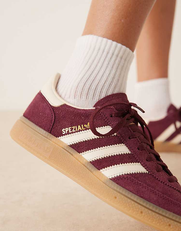 https://images.asos-media.com/products/adidas-originals-handball-spezial-sneakers-in-burgundy/207951391-4?$n_750w$&wid=750&fit=constrain