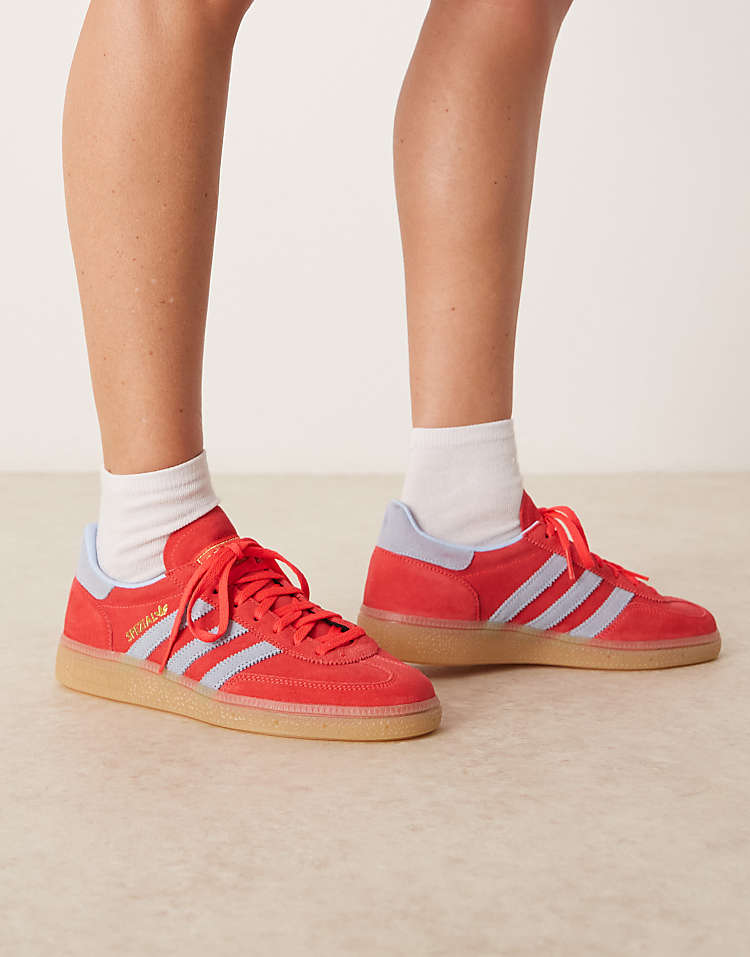https://images.asos-media.com/products/adidas-originals-handball-spezial-sneakers-in-red-and-blue/207951393-1-red?$n_750w$&wid=750&fit=constrain