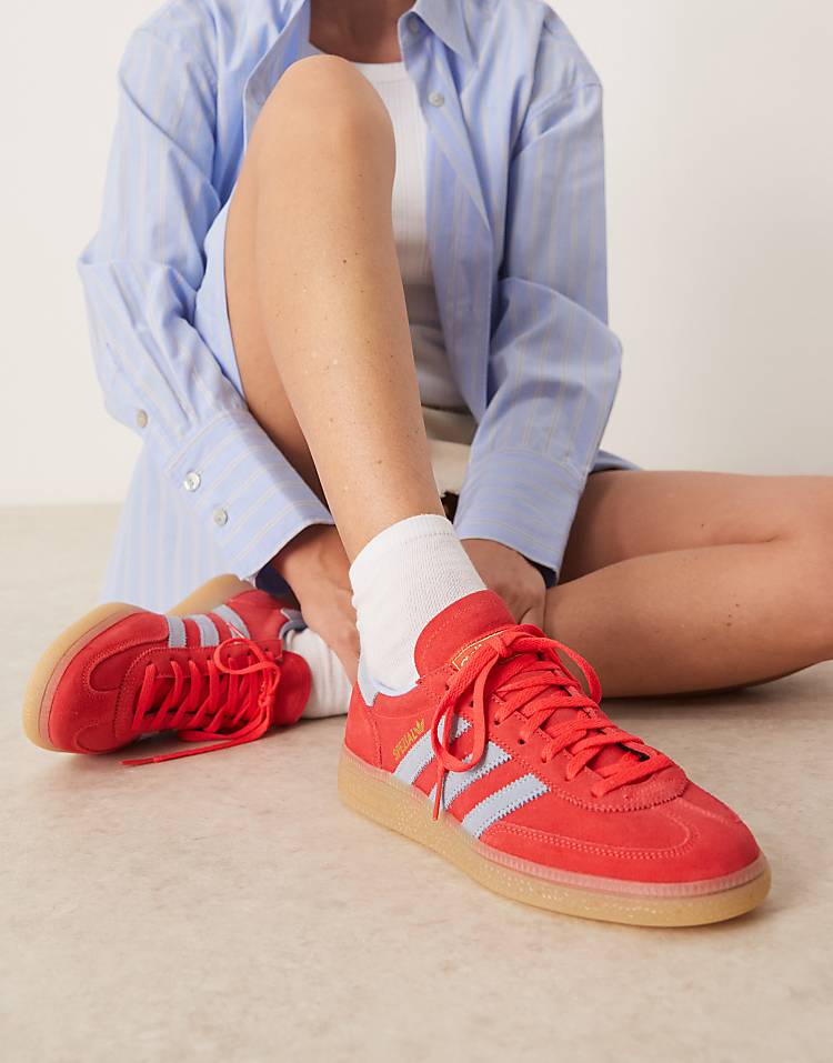 https://images.asos-media.com/products/adidas-originals-handball-spezial-sneakers-in-red-and-blue/207951393-3?$n_750w$&wid=750&fit=constrain