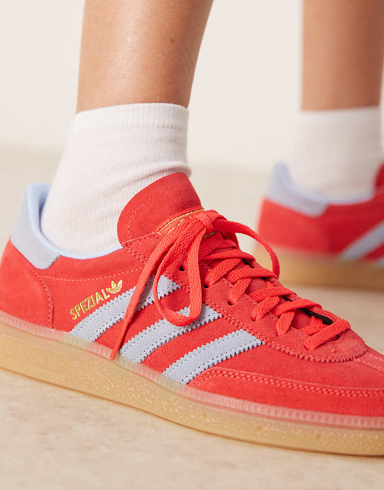 https://images.asos-media.com/products/adidas-originals-handball-spezial-sneakers-in-red-and-blue/207951393-4?$n_750w$&wid=750&fit=constrain
