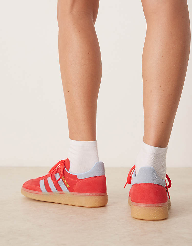 https://images.asos-media.com/products/adidas-originals-handball-spezial-sneakers-in-red-and-blue/207951393-5?$n_750w$&wid=750&fit=constrain