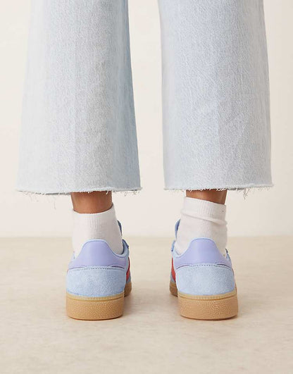 https://images.asos-media.com/products/adidas-originals-handball-spezial-sneakers-in-light-blue-and-red/207951616-3?$n_750w$&wid=750&fit=constrain