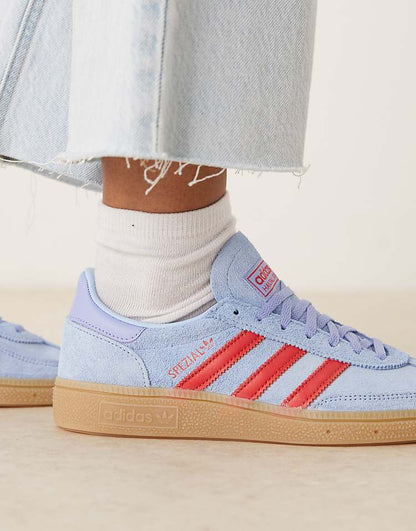 https://images.asos-media.com/products/adidas-originals-handball-spezial-sneakers-in-light-blue-and-red/207951616-4?$n_750w$&wid=750&fit=constrain