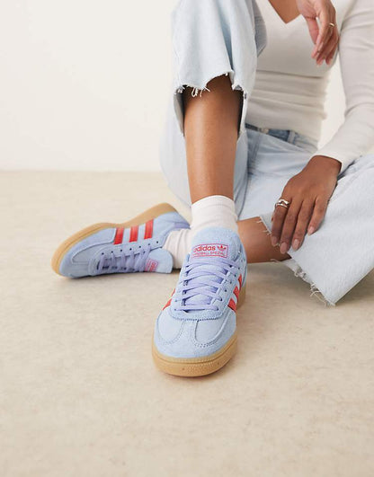 https://images.asos-media.com/products/adidas-originals-handball-spezial-sneakers-in-light-blue-and-red/207951616-5?$n_750w$&wid=750&fit=constrain