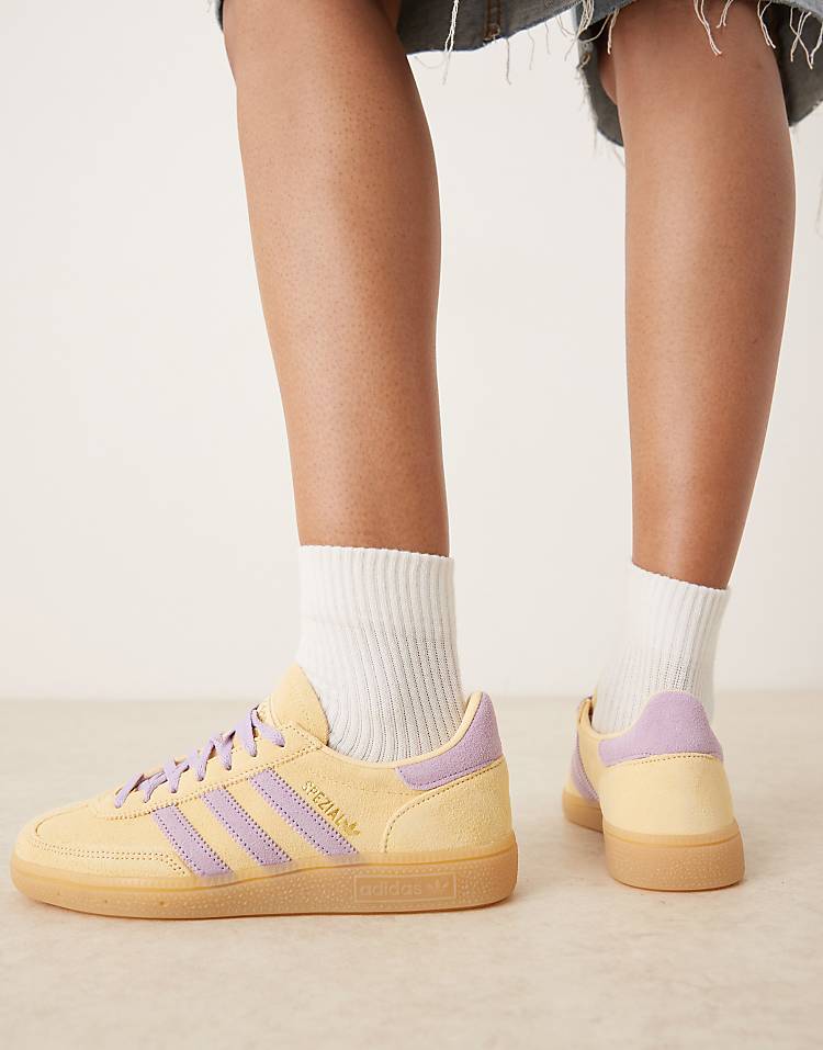 https://images.asos-media.com/products/adidas-originals-handball-spezial-sneakers-in-orange-and-purple/207951662-3?$n_750w$&wid=750&fit=constrain