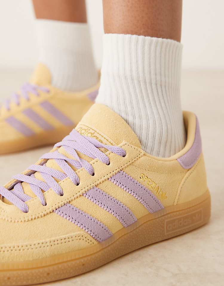 https://images.asos-media.com/products/adidas-originals-handball-spezial-sneakers-in-orange-and-purple/207951662-4?$n_750w$&wid=750&fit=constrain