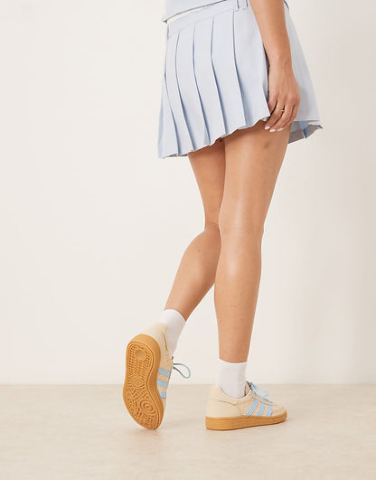 https://images.asos-media.com/products/adidas-originals-handball-spezial-sneakers-in-beige-and-light-blue/207951722-5?$n_750w$&wid=750&fit=constrain