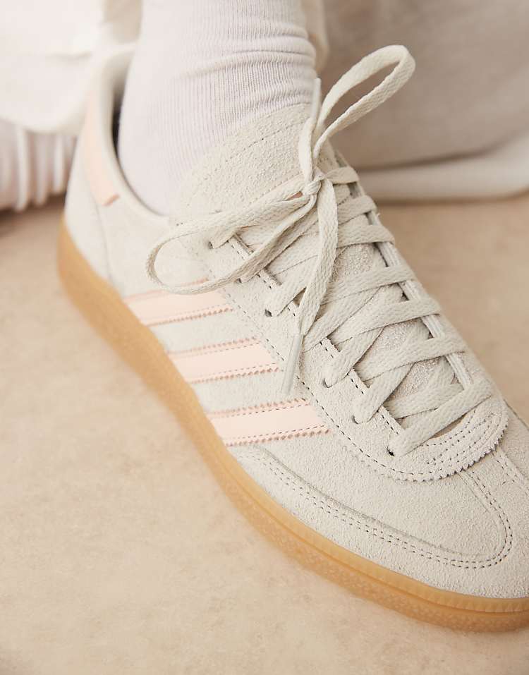 https://images.asos-media.com/products/adidas-originals-handball-spezial-sneakers-in-light-gray-and-pink/207951872-4?$n_750w$&wid=750&fit=constrain