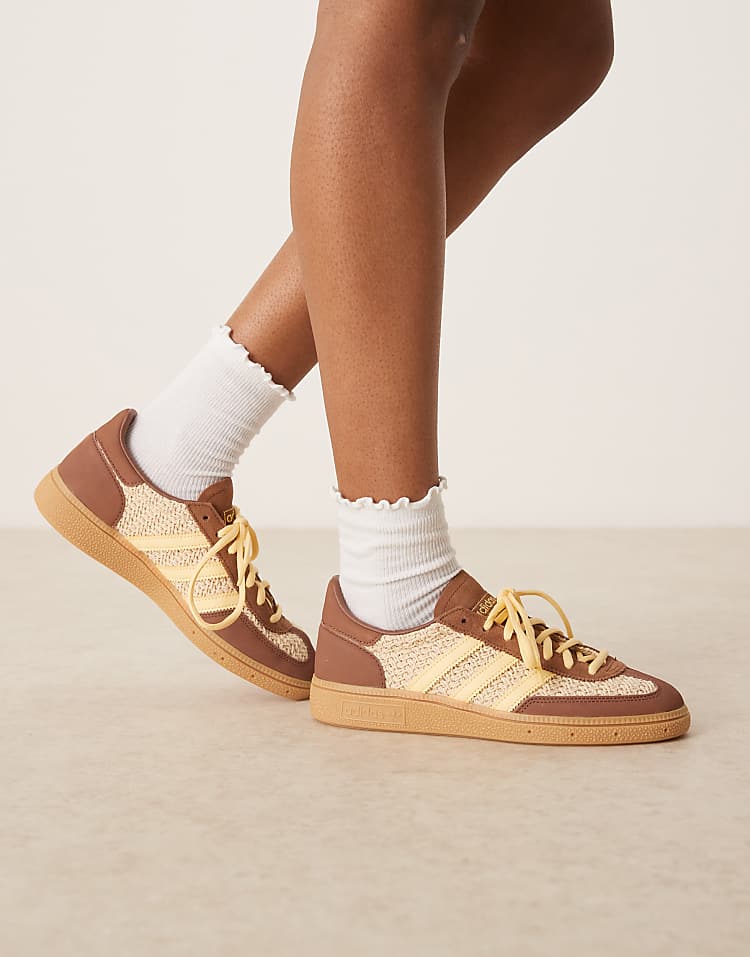 https://images.asos-media.com/products/adidas-originals-handball-spezial-sneakers-in-brown-and-orange/207951931-1-brown?$n_750w$&wid=750&fit=constrain
