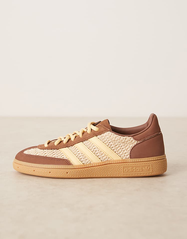 https://images.asos-media.com/products/adidas-originals-handball-spezial-sneakers-in-brown-and-orange/207951931-2?$n_750w$&wid=750&fit=constrain