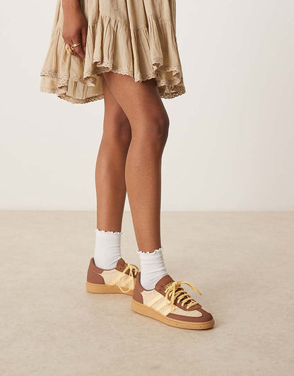 https://images.asos-media.com/products/adidas-originals-handball-spezial-sneakers-in-brown-and-orange/207951931-3?$n_750w$&wid=750&fit=constrain