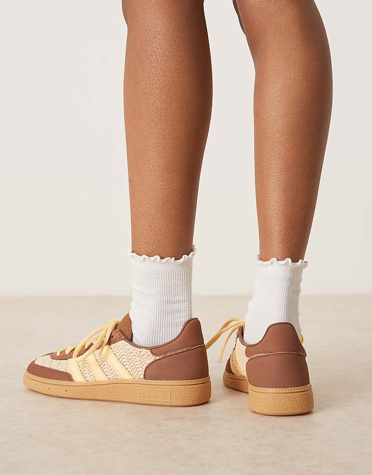 https://images.asos-media.com/products/adidas-originals-handball-spezial-sneakers-in-brown-and-orange/207951931-4?$n_750w$&wid=750&fit=constrain