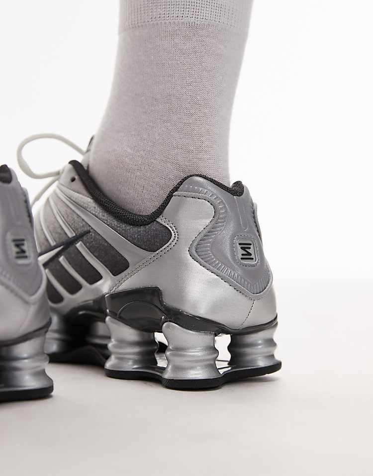 https://images.asos-media.com/products/nike-shox-tl-sneakers-in-silver/207981742-4?$n_750w$&wid=750&fit=constrain
