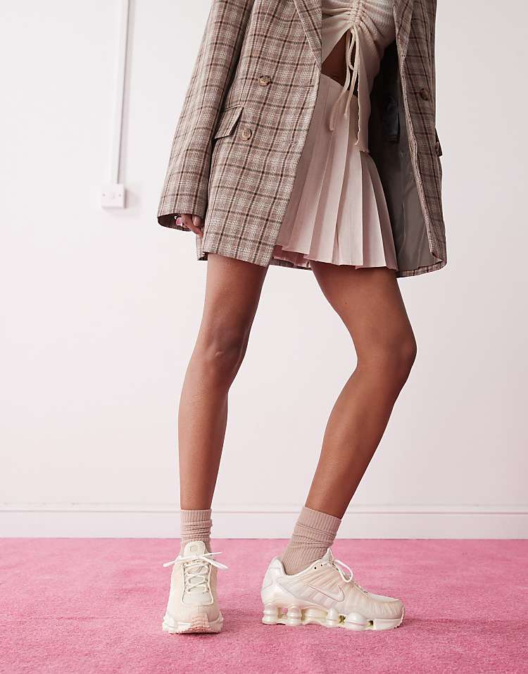 https://images.asos-media.com/products/nike-shox-tl-pearlised-sneakers-in-light-pinks/207981766-5?$n_750w$&wid=750&fit=constrain