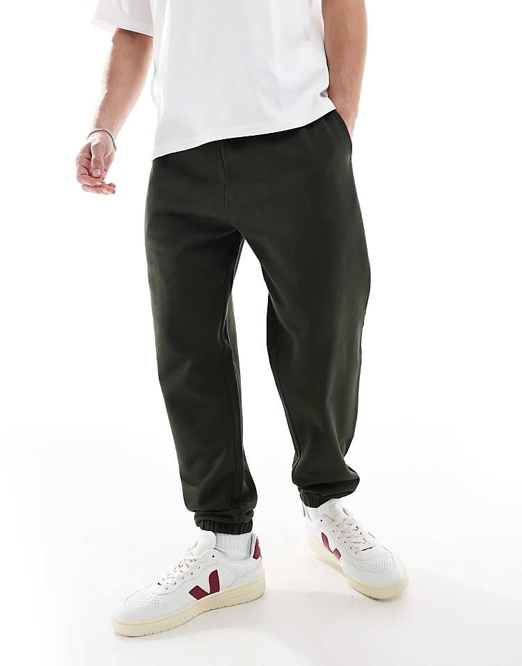https://images.asos-media.com/products/asos-design-essential-tapered-sweatpants-in-dark-green/208010580-2?$n_750w$&wid=750&fit=constrain